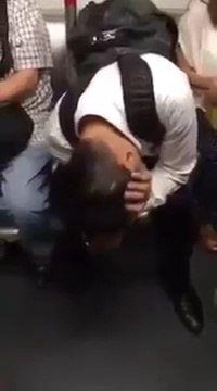 Un gros vomi d'un homme ivre dans le métro...