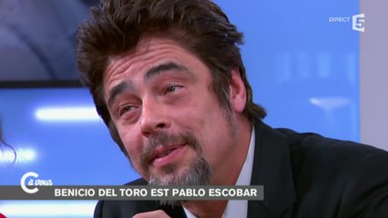 Benicio Del Toro, incroyable Pablo Escobar - C à vous - 20/10/2014