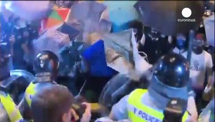 Hong Kong: Governador aponta dedo a "forças estrangeiras" nos protestos