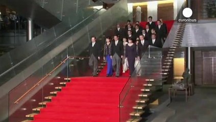 Правительство Японии покинули сразу два министра