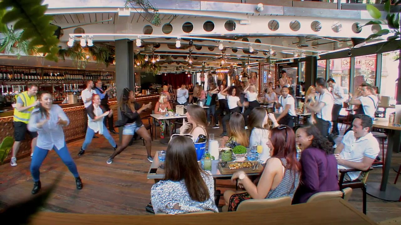 Surprise surprise avec Pharell Williams qui débarque pour son anniversaire