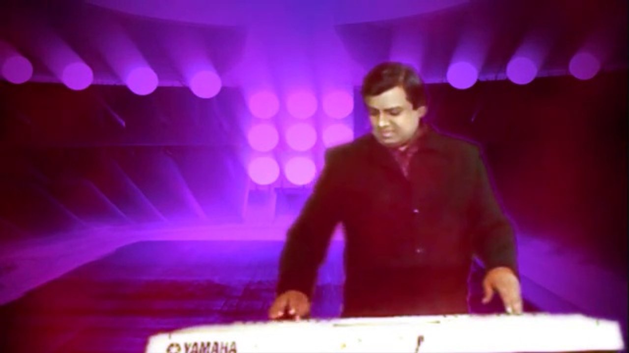 New Hindi inspirational pop rock song-Is Ajnabi Duniya Me Tha Akela-Hindi Music emotional true love song