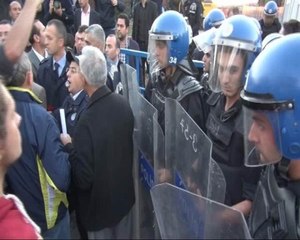 Validebağ Bekleyişine Polis Müdahalesi