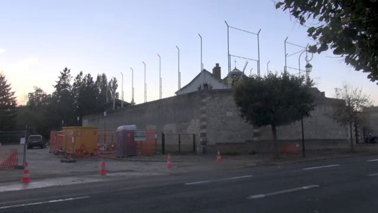 Un filet anti-colis posé au-dessus de la prison d'Auxerre