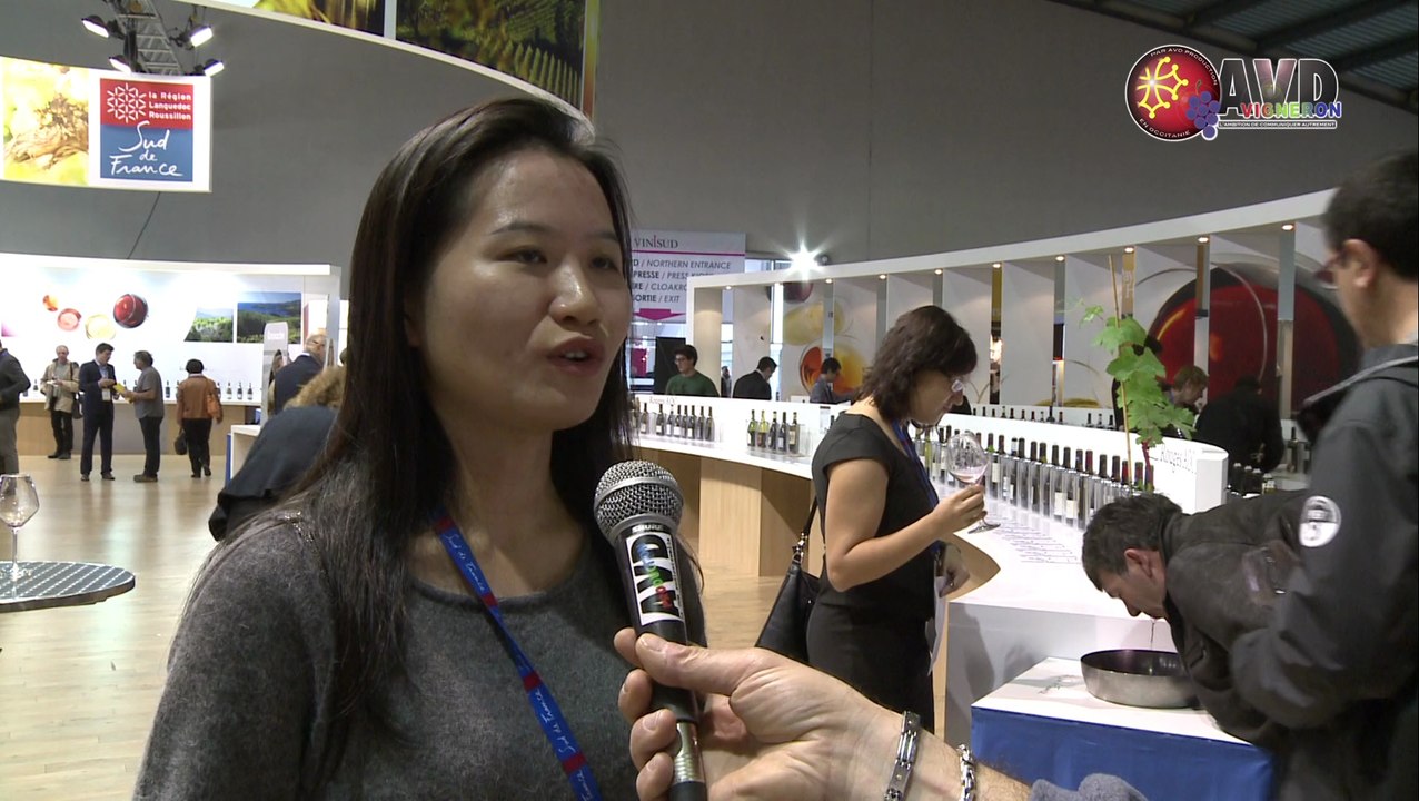 Shuangyu ZHAO étudiante Chinoise en visite à Vinisud 2014