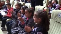Erzurum Protokolü Beklerken Sıkılan Çocuklar Müzik Eşliğinde Dans Etti