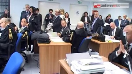 TG 23.10.14 Processo escort: "con Berlusconi solo baci e carezze..."