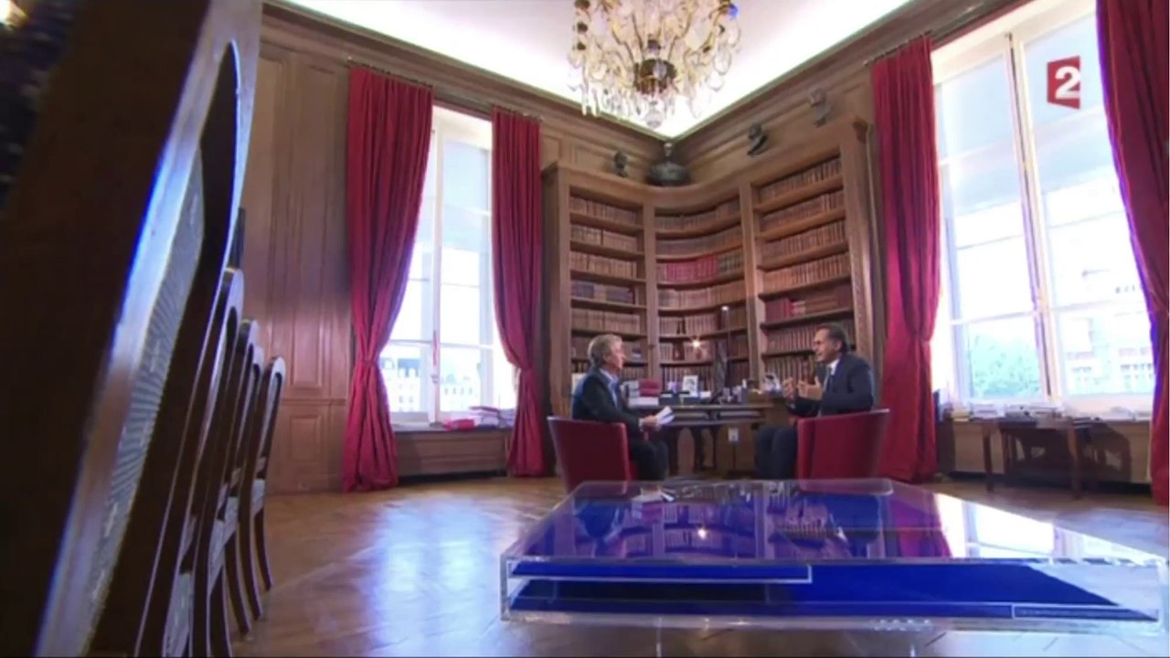 Complément d'enquête : 'Elus, professions réglementées : la fin des intouchables ?' (extrait)