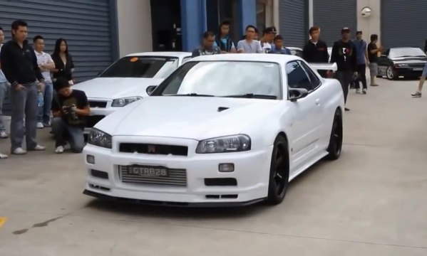 Nissan Skyline GTR R34 Incredible Exhaust Sound
