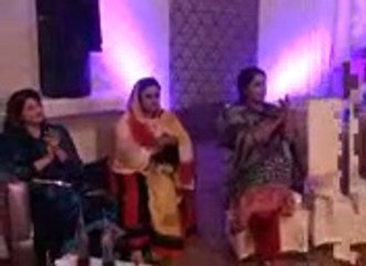 If everyone started off the day singing, just think how happy they'd be