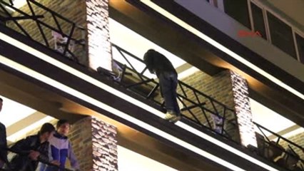 Samsun 3'üncü Kattan Atlayıp Ölmek İstedi, Toplanan Vatandaşlar 'Atla' Diye Tempo Tuttu