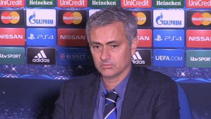 El Chelsea golea al Maribor pero Inglaterra piensa en la cita de Old Trafford