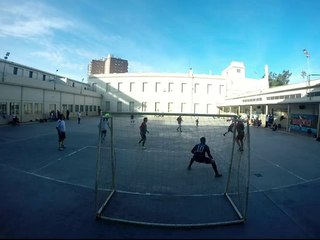 LEANDRO 140927 ATAJADA