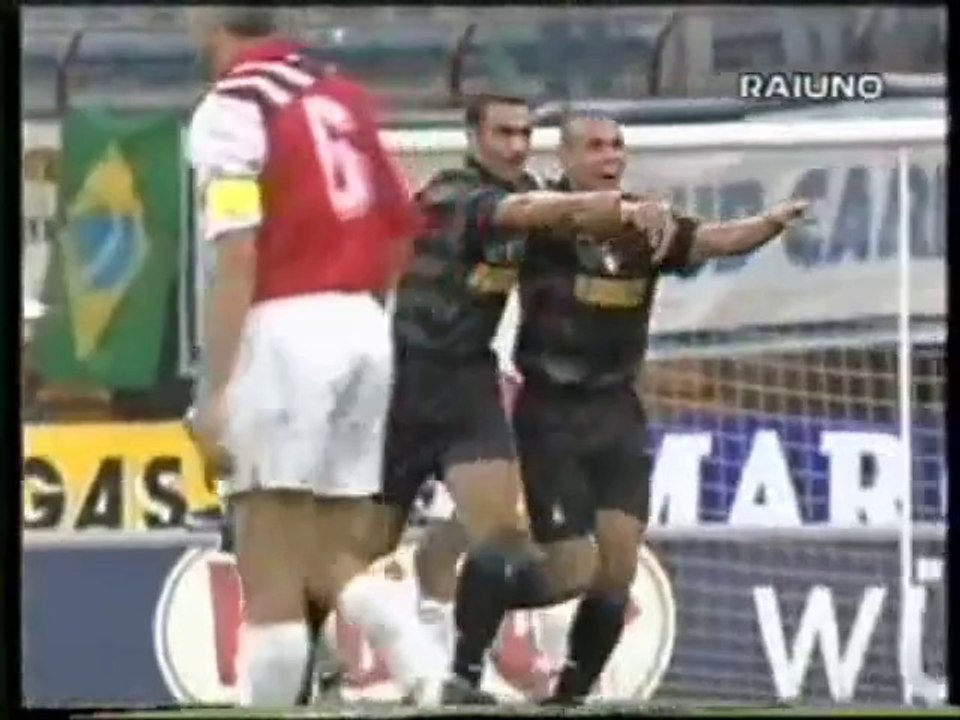 Ronaldo vs Neuchatel 97 98 Uefa Cup by hosambartr9