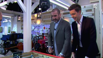 Eric Cantona , le "King" du babyfoot face à Lescure et Noël - C à vous - 21/10/2014