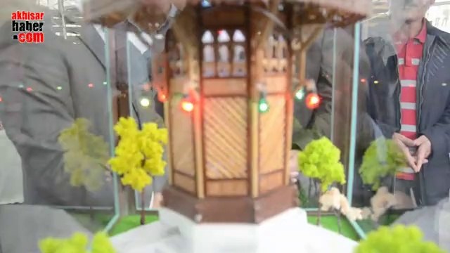 Akhisar'da Ahşap Hediyelik Eşya Sergisi Açıldı