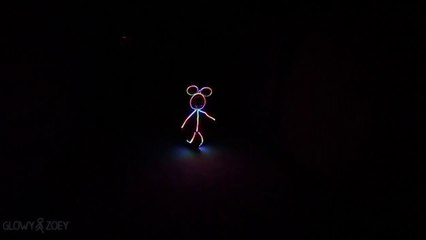 Un enfant trop mignon porte le Costume de Minnie en LED pour Halloween