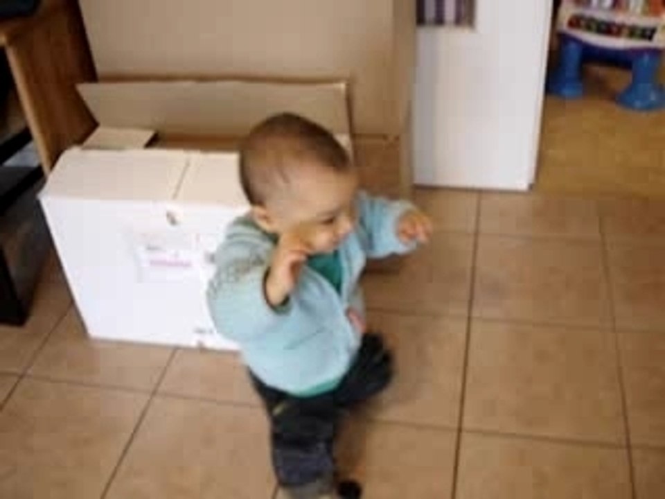 Maxime fait ses 1ers pas à 10 mois