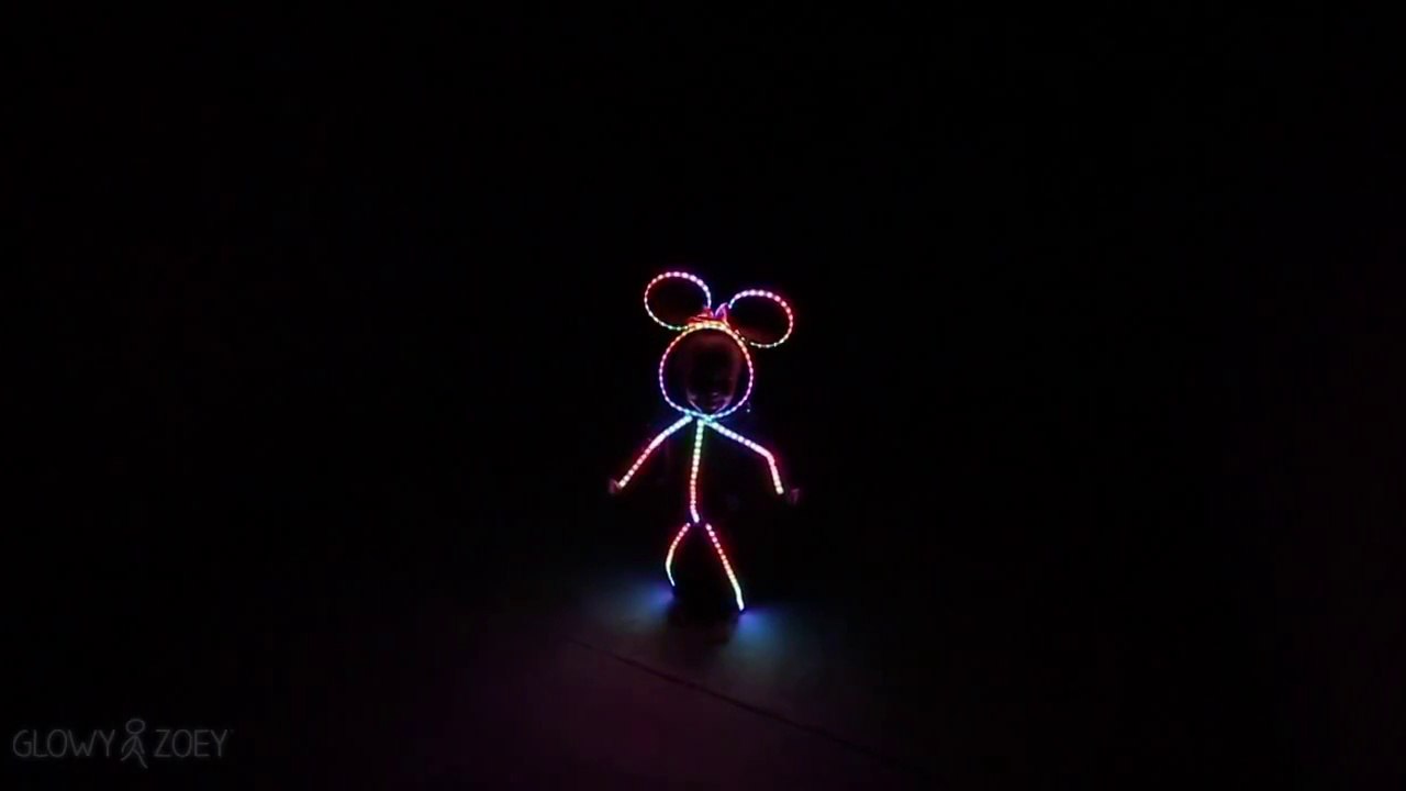 Costume Minnie Mouse en LED en couleur pour sa fille