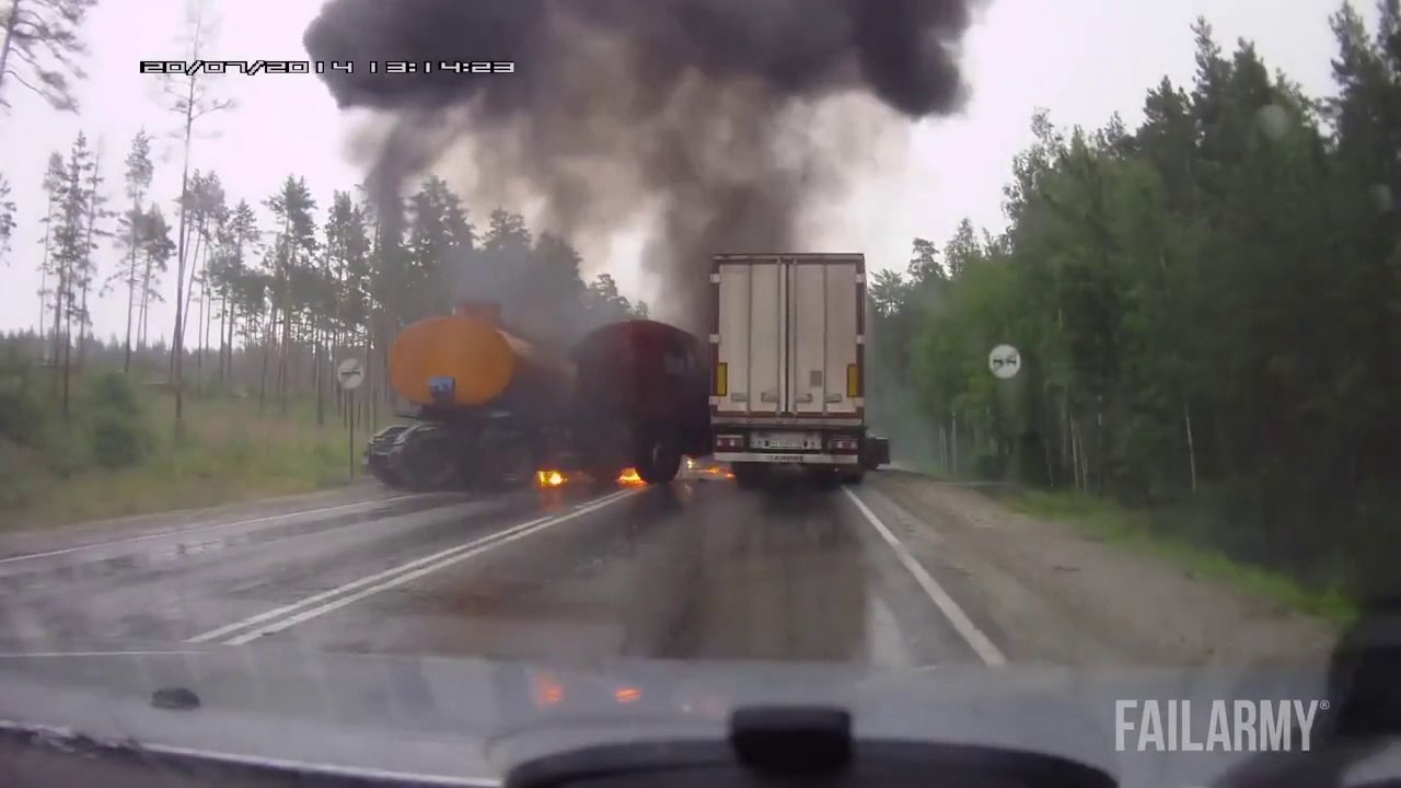 Les plus gros FAILS filmés par des Dash Cam - Compilation de crash routiers!