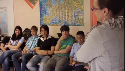 LA COUR DE BABEL Bande Annonce (Documentaire - 2014)