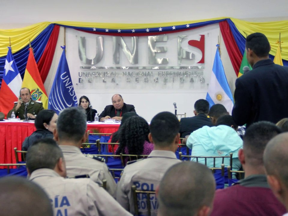 Miguel Rodríguez Torres – UNASUR clausuró debate sobre Políticas Públicas de Seguridad Ciudadana