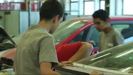 Les écoles de production, un nouveau modèle d’apprentissage TF1 19 10 2014