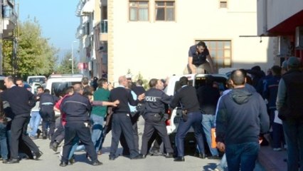 Katil Zanlısı İkizlere Linç Girişimi