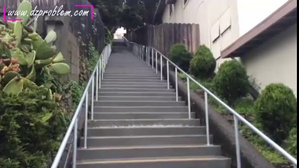 De l'eau qui descend les escaliers