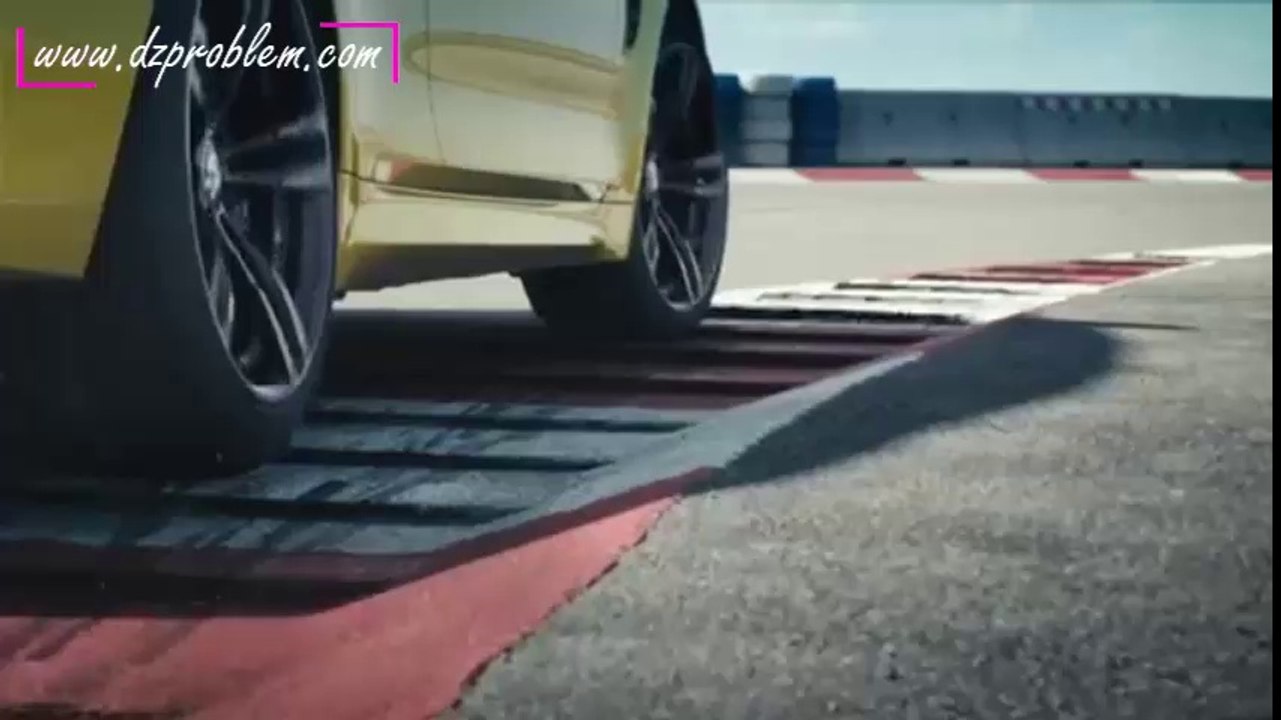 Drifts avec une BMW M4 sur un porte avions