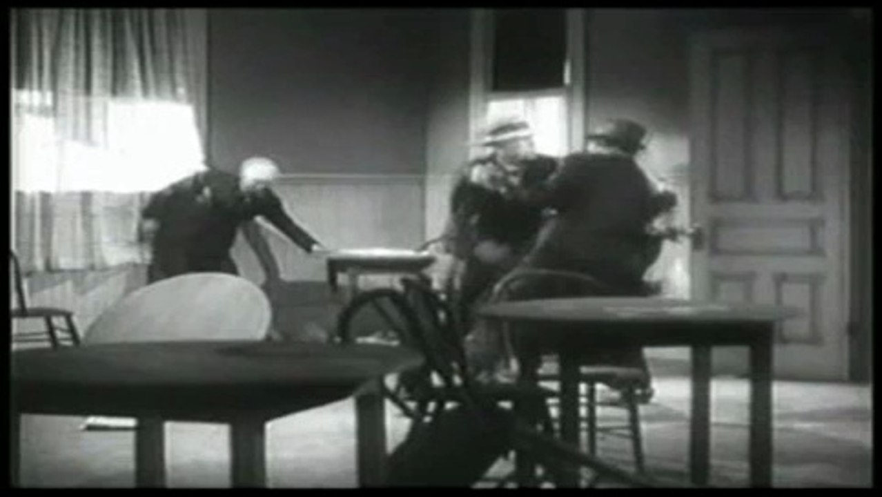 Mandrake the Magician Chapter 2: Trap of the Wasp - ComicWeb Serial Cliffhanger Theater
