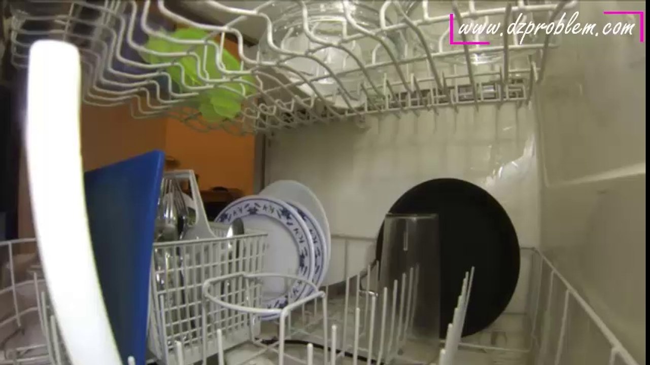 Une GoPro à l’intérieur d'un lave-vaisselle