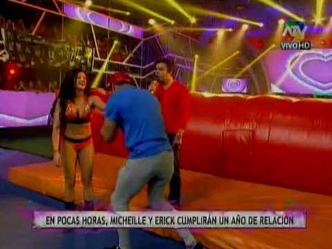 Micheille Soifer y Erick Sabater celebraron un año de relacion