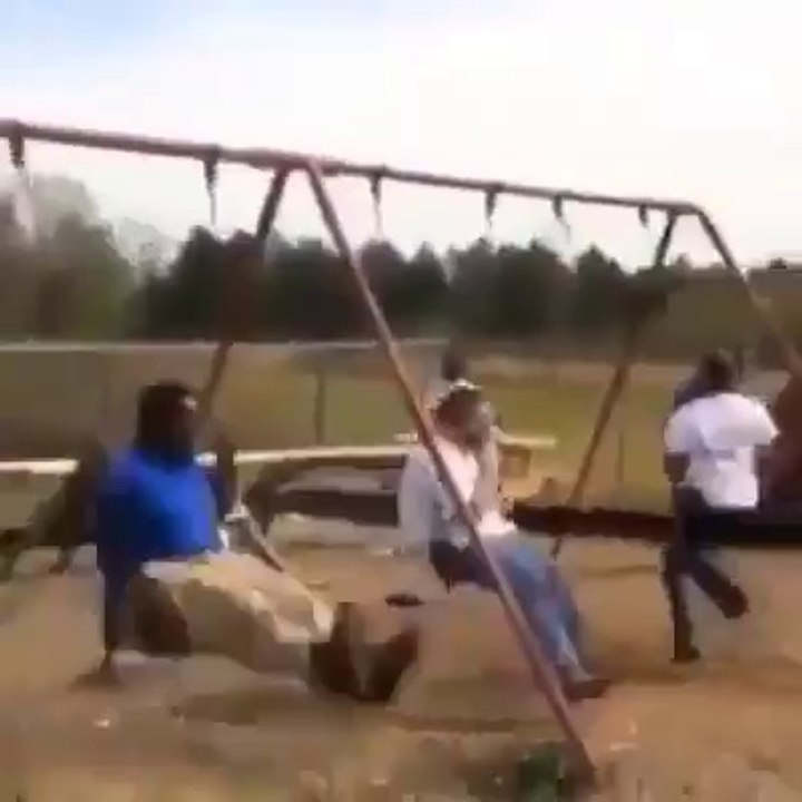 Un peu trop lourd pour la balançoire