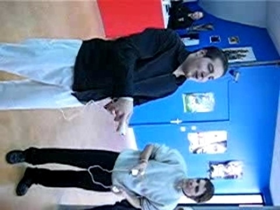 Johnny qui jou à la WII^^