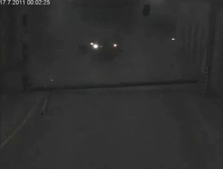 Въезд через закрытые ворота ! Весело, задорно !
