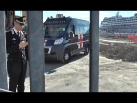 Napoli - Mina antiuomo trovata nel cantiere della Metro -2- (23.10.14)