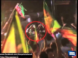 Dunya news-PTI Gujrat admin prepares stage on weary balcony despite warnings