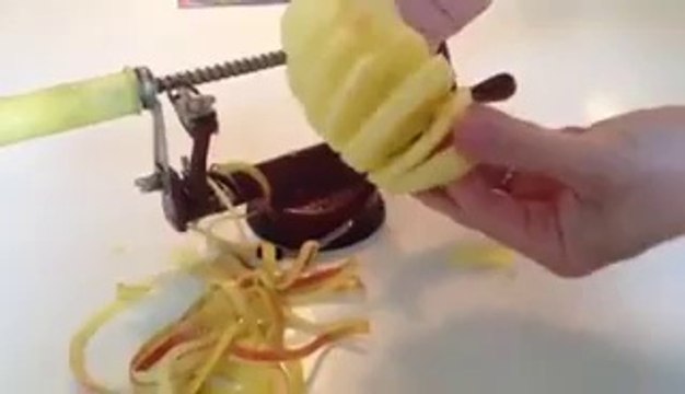 Elma Soymak ve Dilimlemek Hiç Bu Kadar Kolay Olmamıştı! - Oha be!