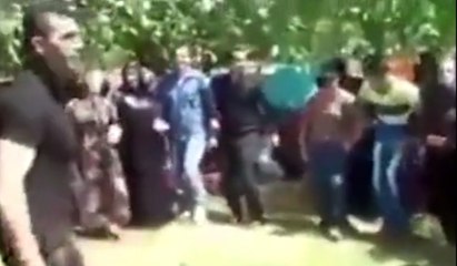 Maganda dehşeti kamerada: Düğünde oynarken arkadaşını vurdu
