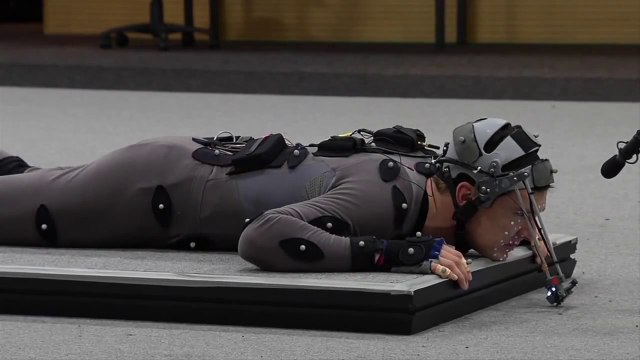 Quand l'acteur Benedict Cumberbatch incarne Smaug dans Le Hobbit! Magique...