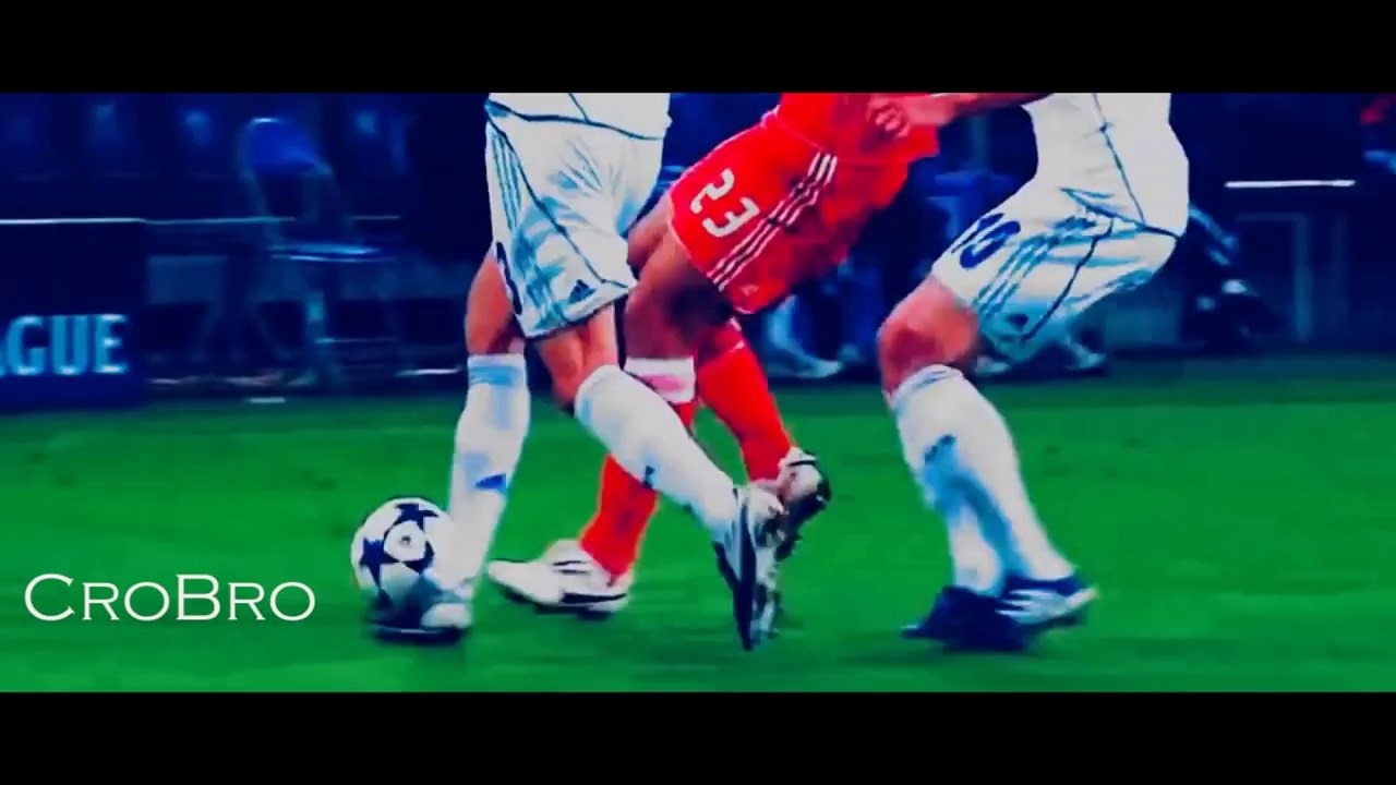 Freestyle Football 2013 Best Football Skills Dribbling Tricks