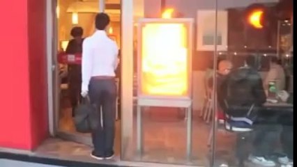 Muhteşem reklam 30 yıl sonra iPhone 44G - Oha be!