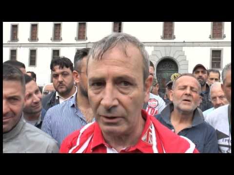 Napoli - Sgomberati gli ambulanti in Piazza Leone -2- (22.10.14)