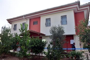 Avukat ve Eşi Villalarında Bıçaklanarak Öldürüldü (2)-Yeniden