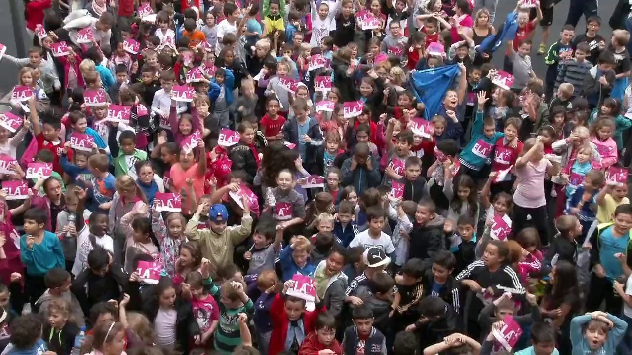 Tout le monde court pour Ela