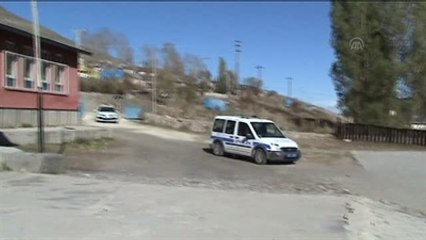 Polisten Öğrencilere Giysi Yardımı