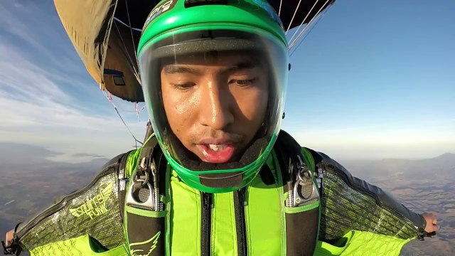 Sauter en Wingsuit depuis une montgolfière!