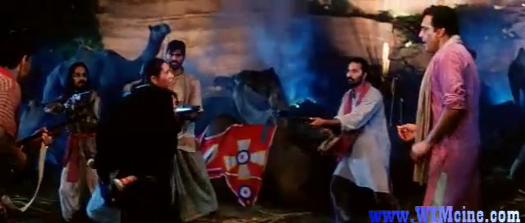 Shakti (2002)_clip4