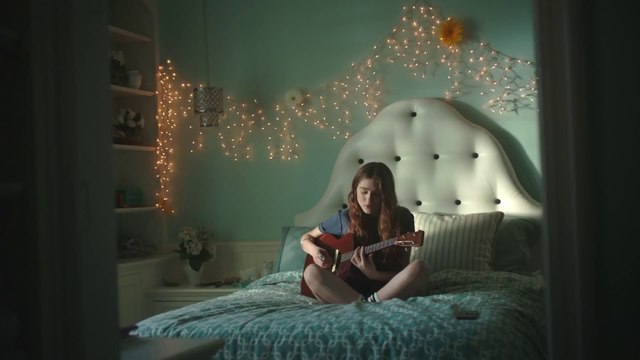 Birdy Tee Shirt I - Subtitulada español e ingles / Liryc